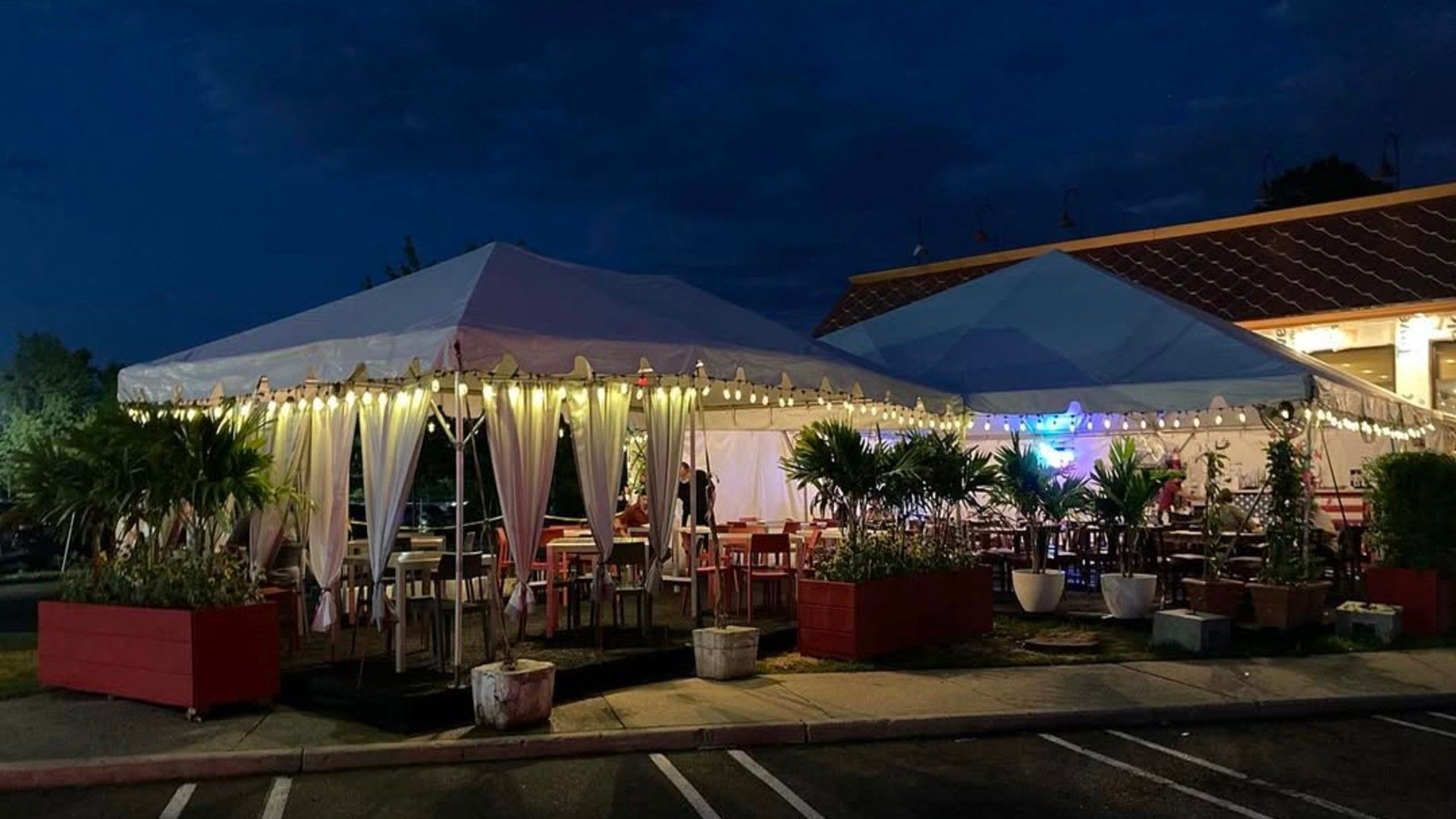 Pompton Queen Diner&#039;s Tent. (Image via Instagram/@pomptonqueendiner)