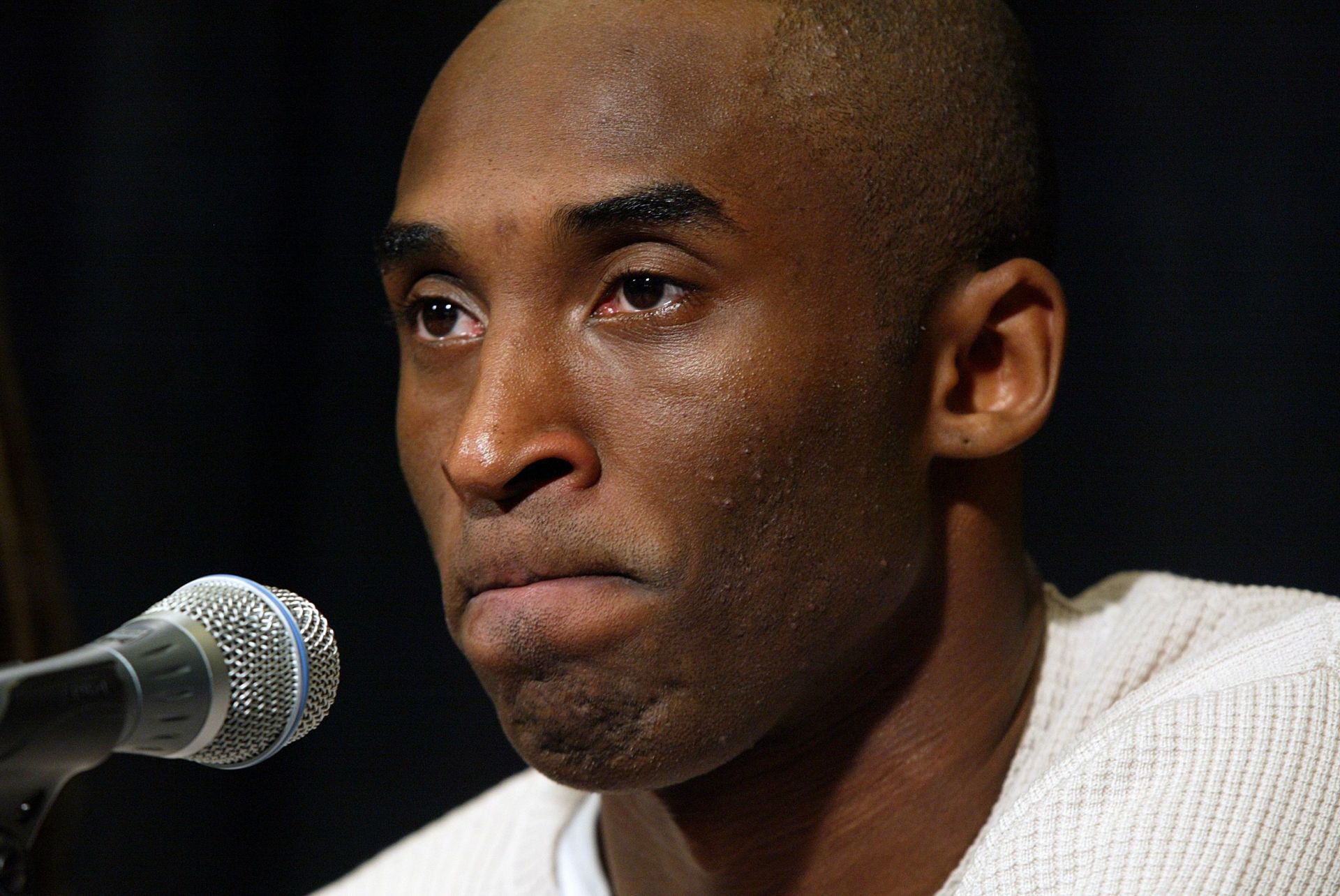 Kobe Bryant and Vanessa Bryant speak at a press conference - Source: Getty