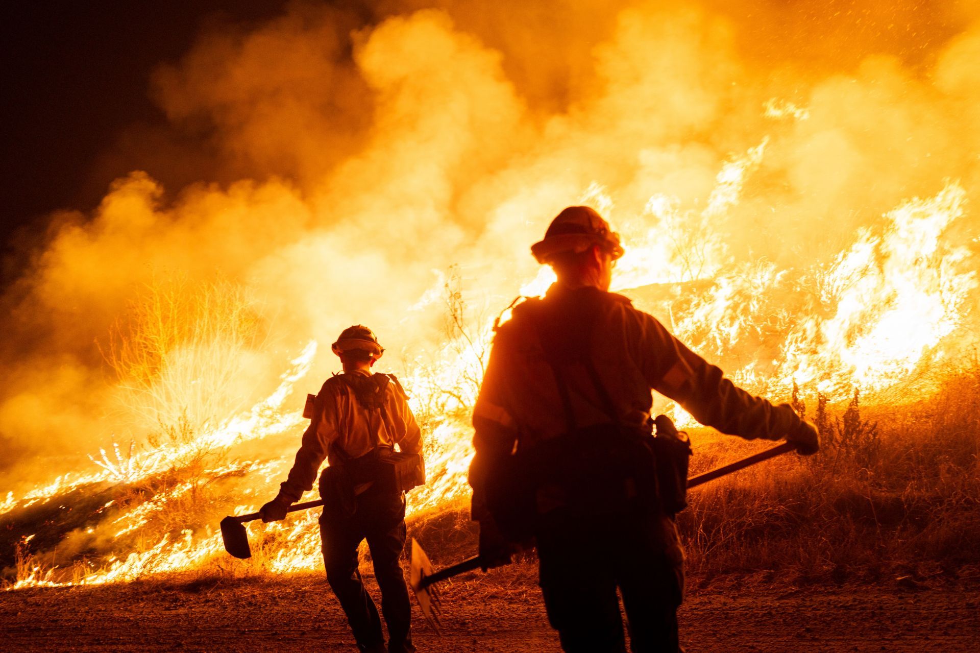 Rapidly Growing Hughes Fire North Of Los Angeles Forces Evacuations - Source: Getty