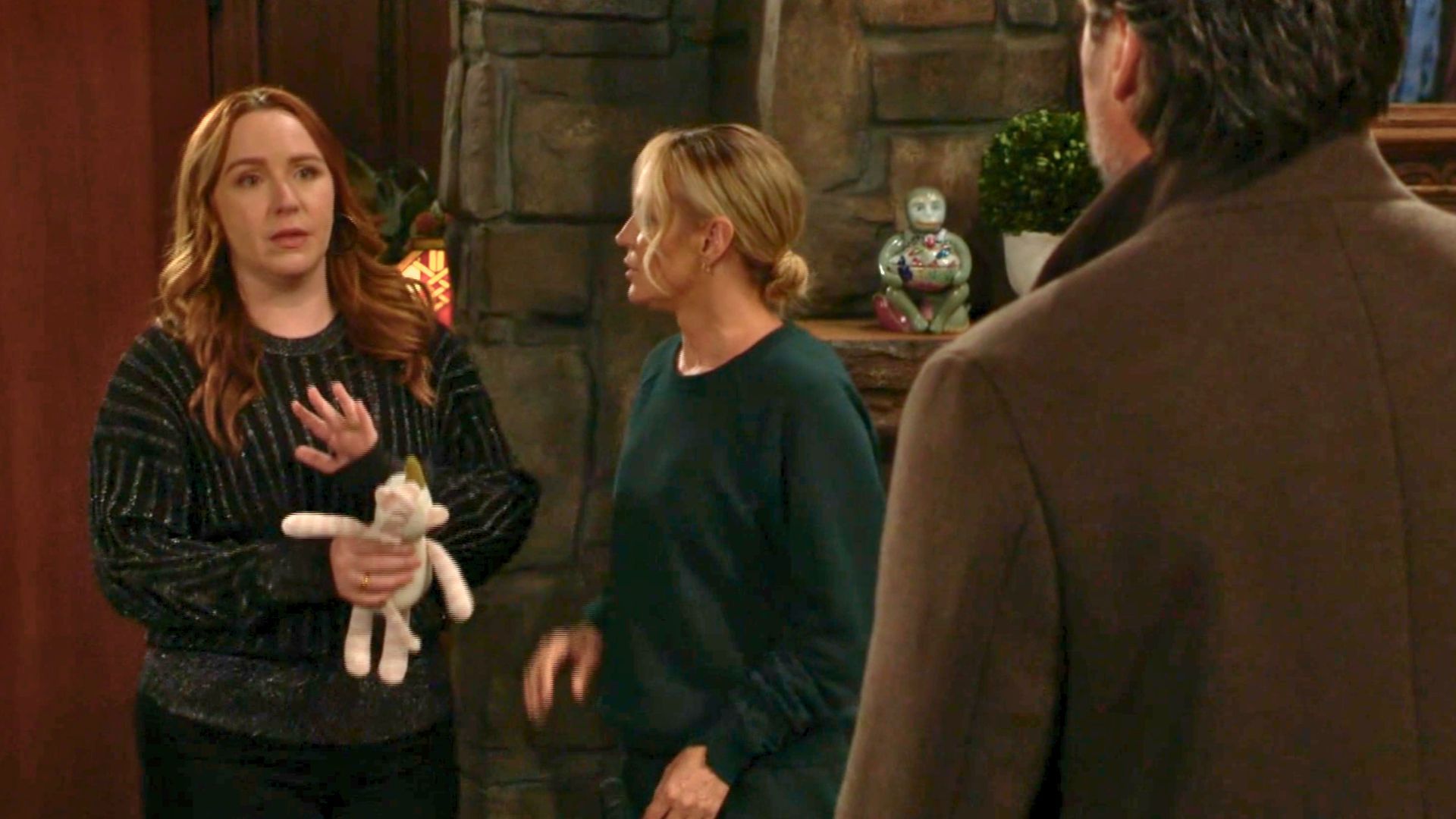 Mariah is worried about Tessa and Aria on The Young and the Restless | Image: CBS