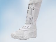 Front view of PUMA Mostro Leather Women’s boot (Image via puma.com)