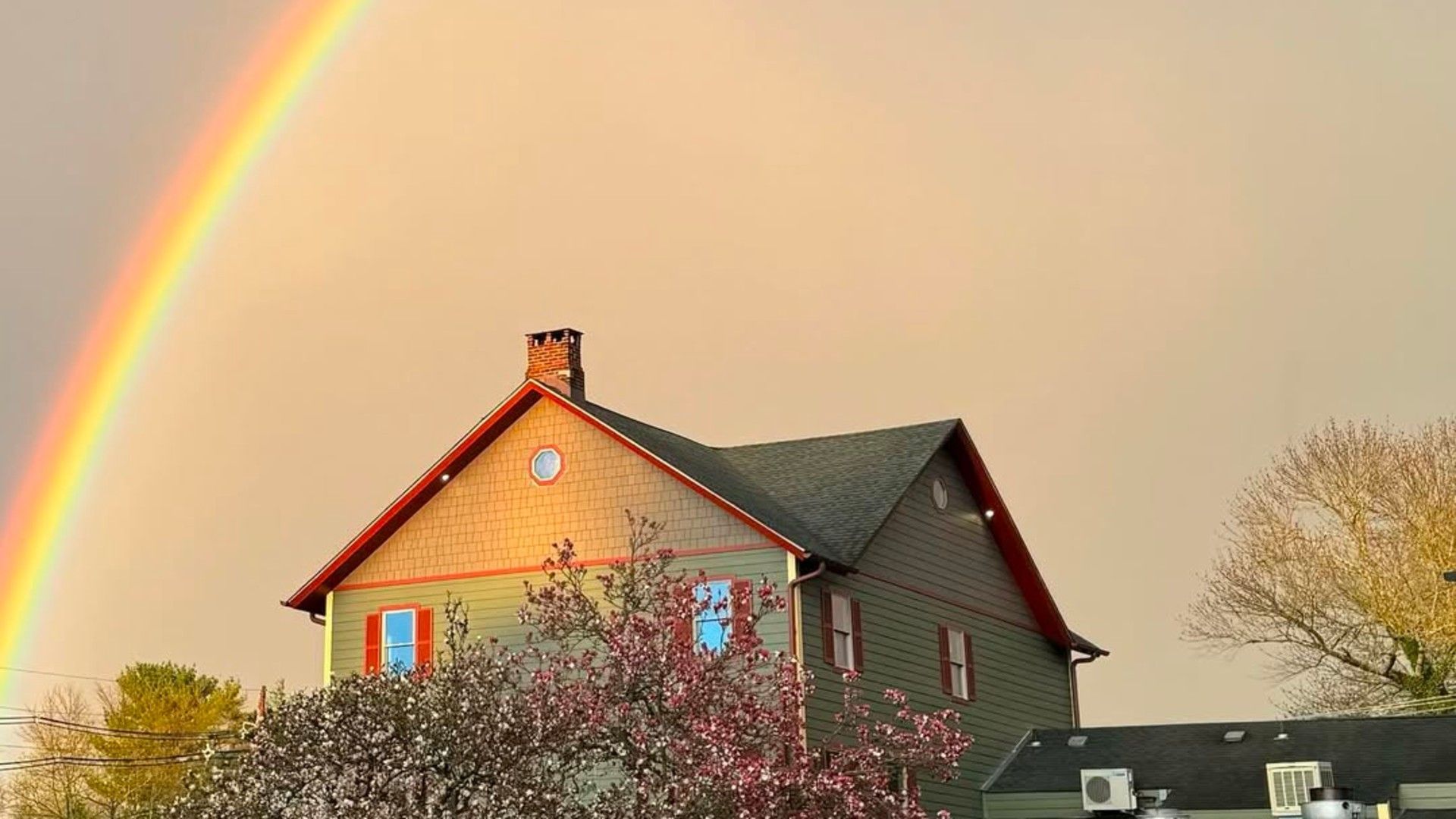 Outside view of Rocky Hill Inn. (Image via Instagram/@rockyhilltavern)