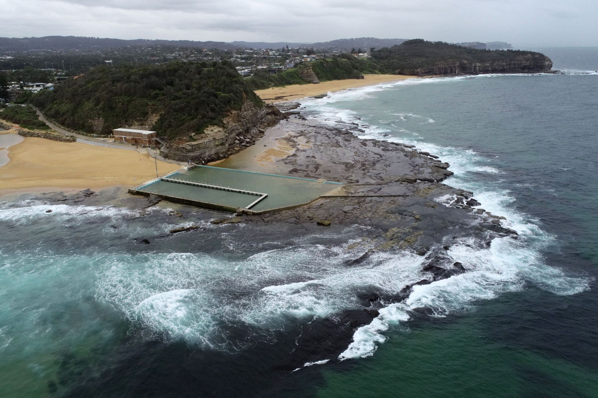 North Narrabeen Beach (Image via Getty / Cameron Spencer)