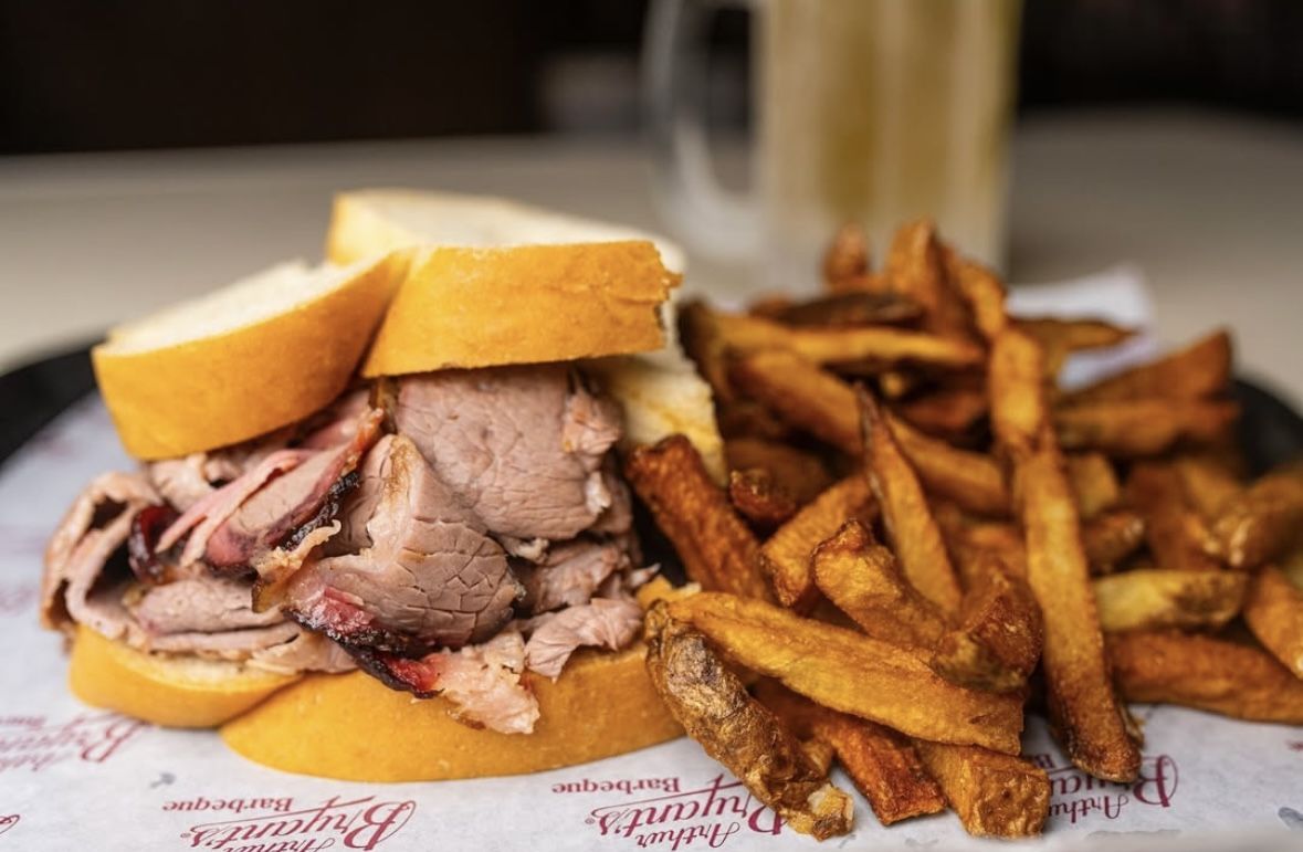 KC sandwich with fries (Image via Instagram/@arthurbryantskc)