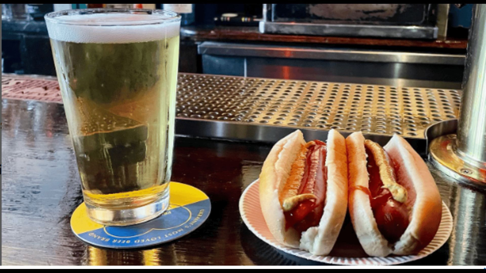 Hot dog and beer at Rudy&#039;s (Image via Instagram/@rudysbar)