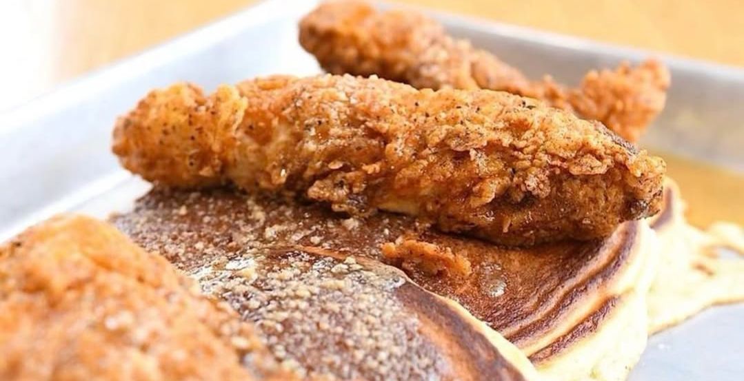 Pancakes and hot chicken tenders from Arnold&#039;s Country Kitchen\(Image via Instagram/@arnoldscountrykitchen)