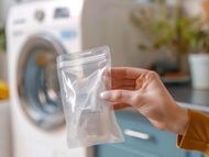 Travel-Sized Laundry Detergent (Image via Freepik)