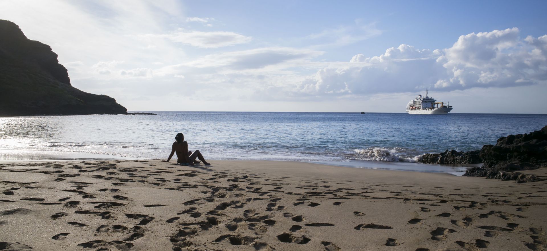 Beach in Tahiti (Image via Getty / James D. Morgan)