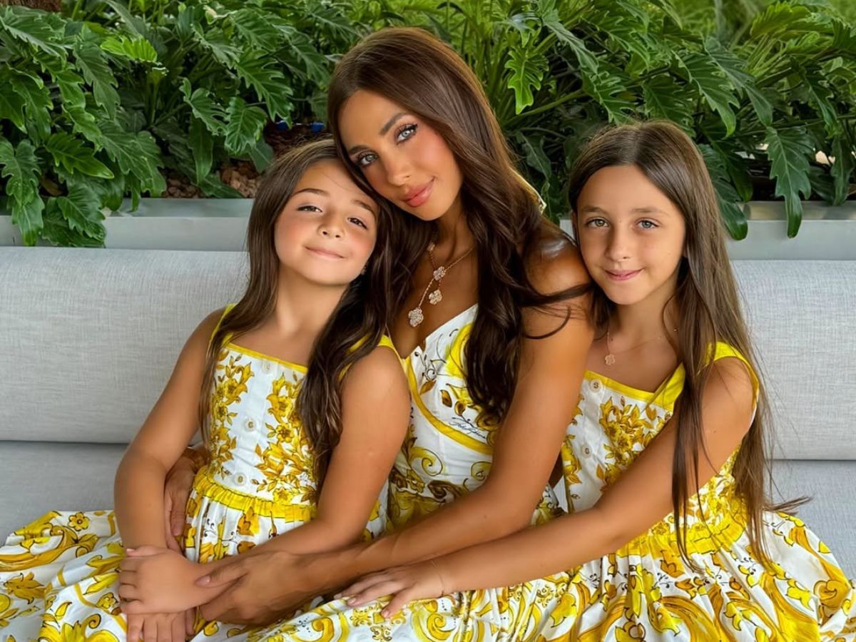 Dubai Bling star Loujain Adada with her daughters (Image via Instagram/ @loujainaj)