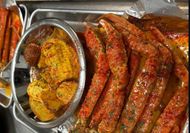 Food from GeechiebGarlic Crabs & Seafood. (Image via Instagram/@geechiegarlic)