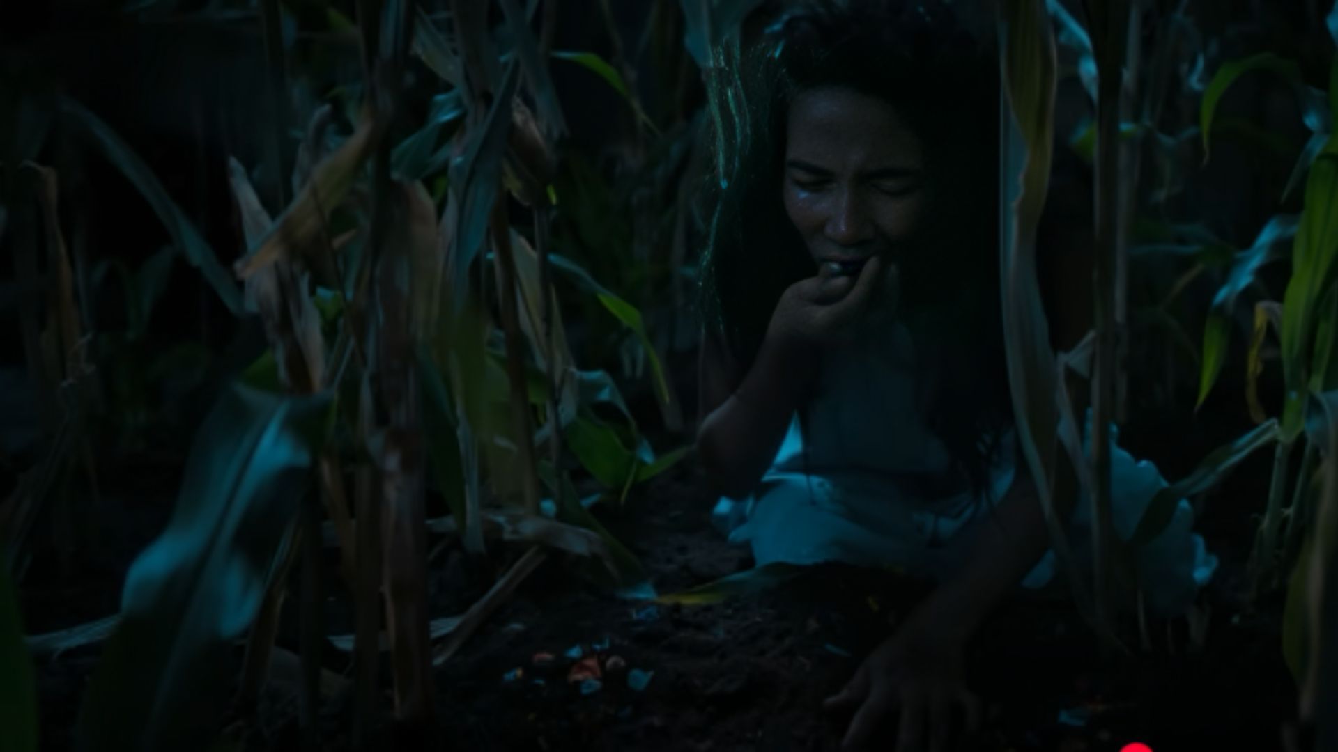 Rebeca eating mud (Image Via YT/@Netflix)