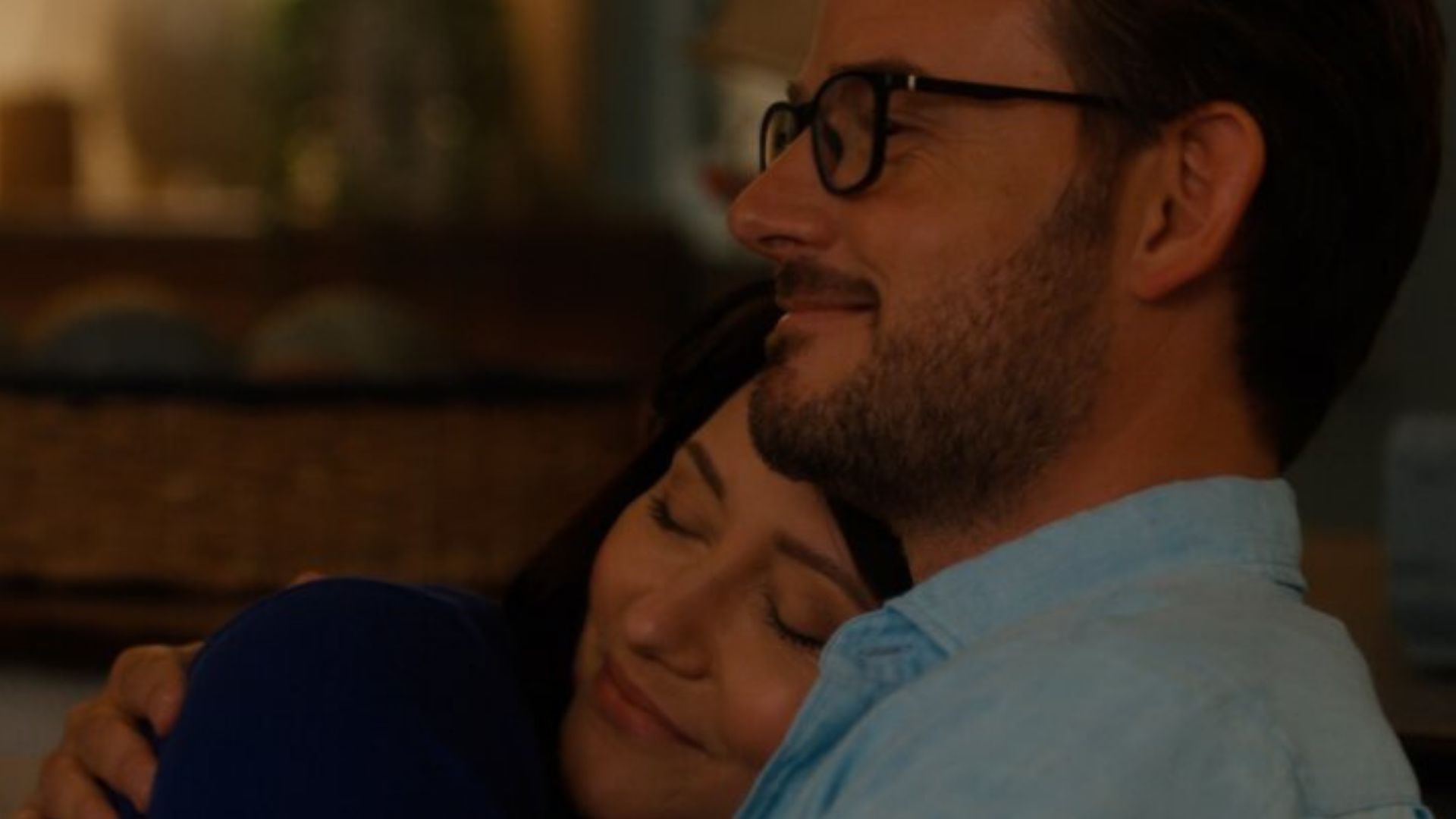 Kat is happy with Elliot (Image Source: Hallmark)