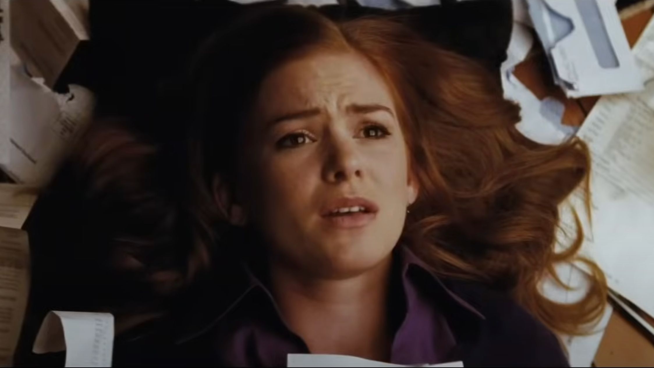 Isla Fisher as Rebecca Bloomwood (Image via YouTube/@RottenTomatoesCLASSICTRAILERS) 