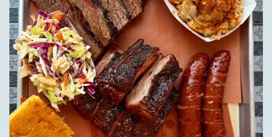 Texas BBQ from Shotgun Willie&#039;s BBQ (Image via Instagram/@sgwbbq)