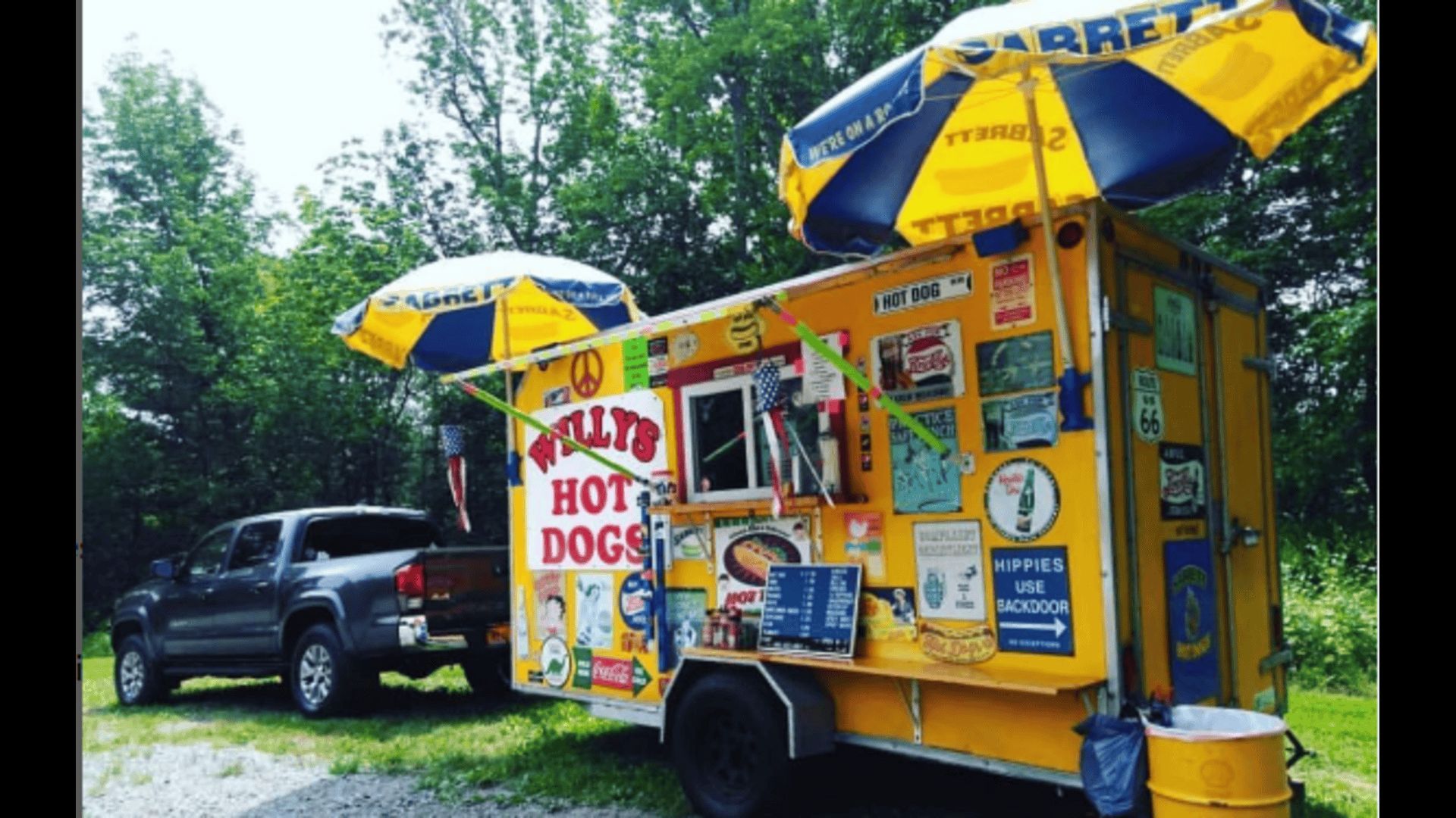 Sabrett&#039;s food cart (Image via Instagram/ @sabrett)