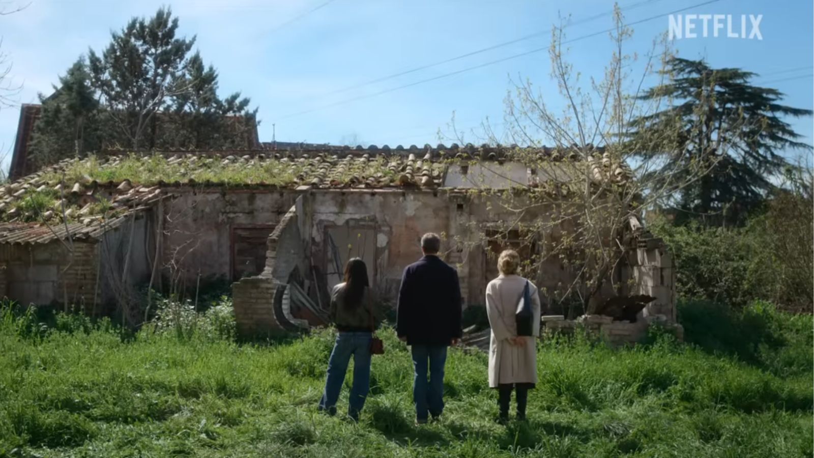 Still from La Dolce Villa (Image via Youtube @/Netflix)