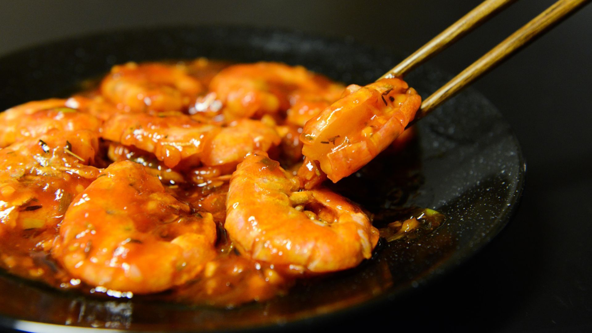 Hawaiian Garlic Shrimp (Image via Canva)