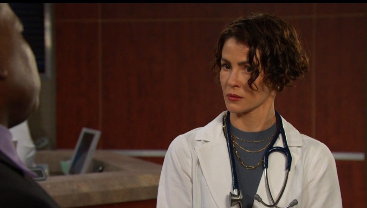 Sarah (Linsey Godfrey) dealt with an onslaught of patients. \Image: Peacock