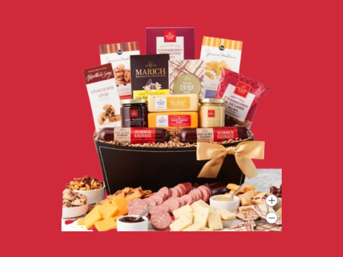 Hickory Farms Ultimate Party Snacks Gift Basket (Image via Costco)