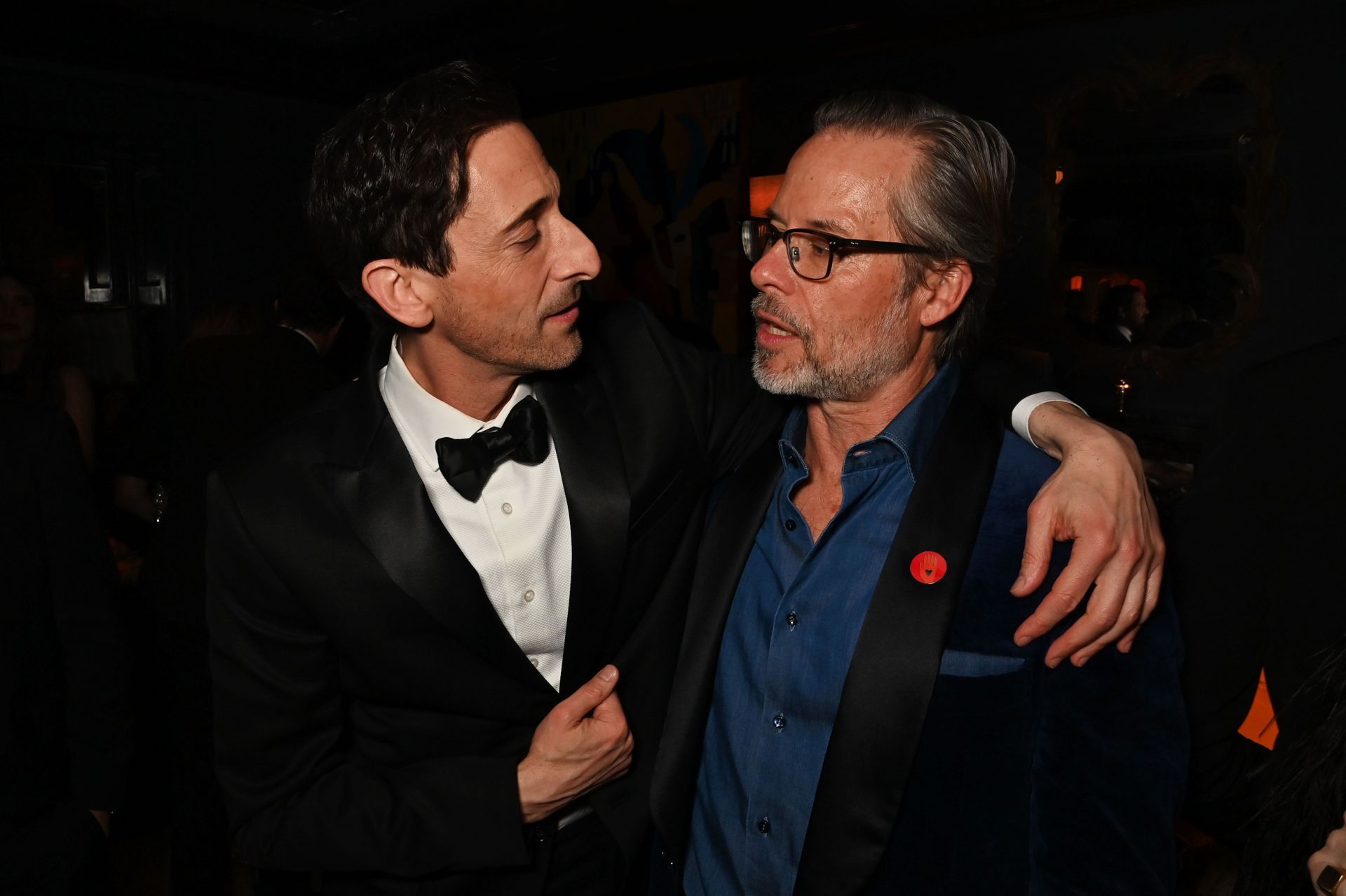 Guy Pearce (r) with his &quot;The Brutalist&quot; co-star, Adrien Brody (l). (Image via Getty)