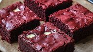 Red Velvet Brownies (Image via Instagram / @lounarecipes)