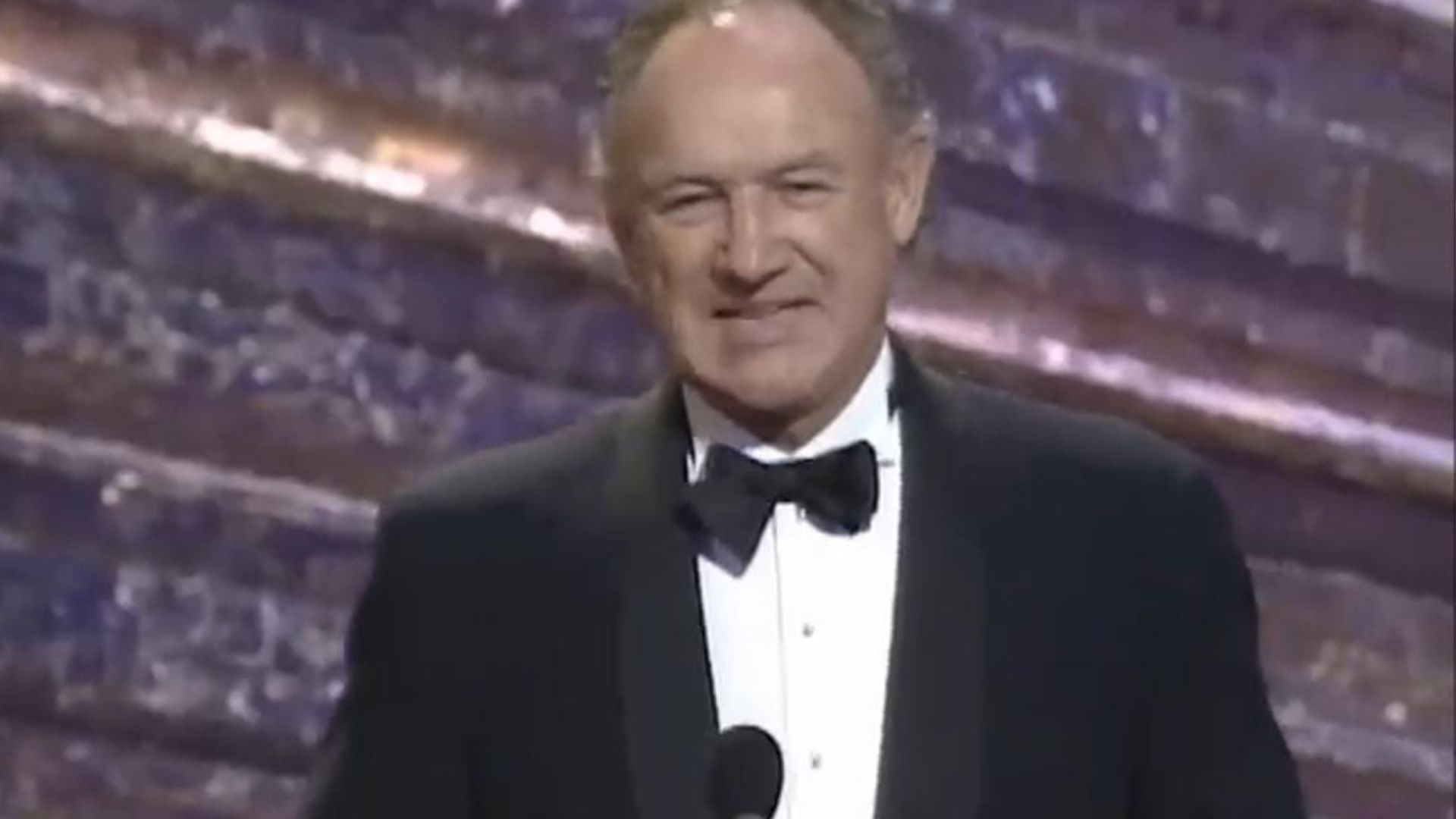 Gene Hackman wins the Academy Award for Best Supporting Actor for his role in  Unforgiven 