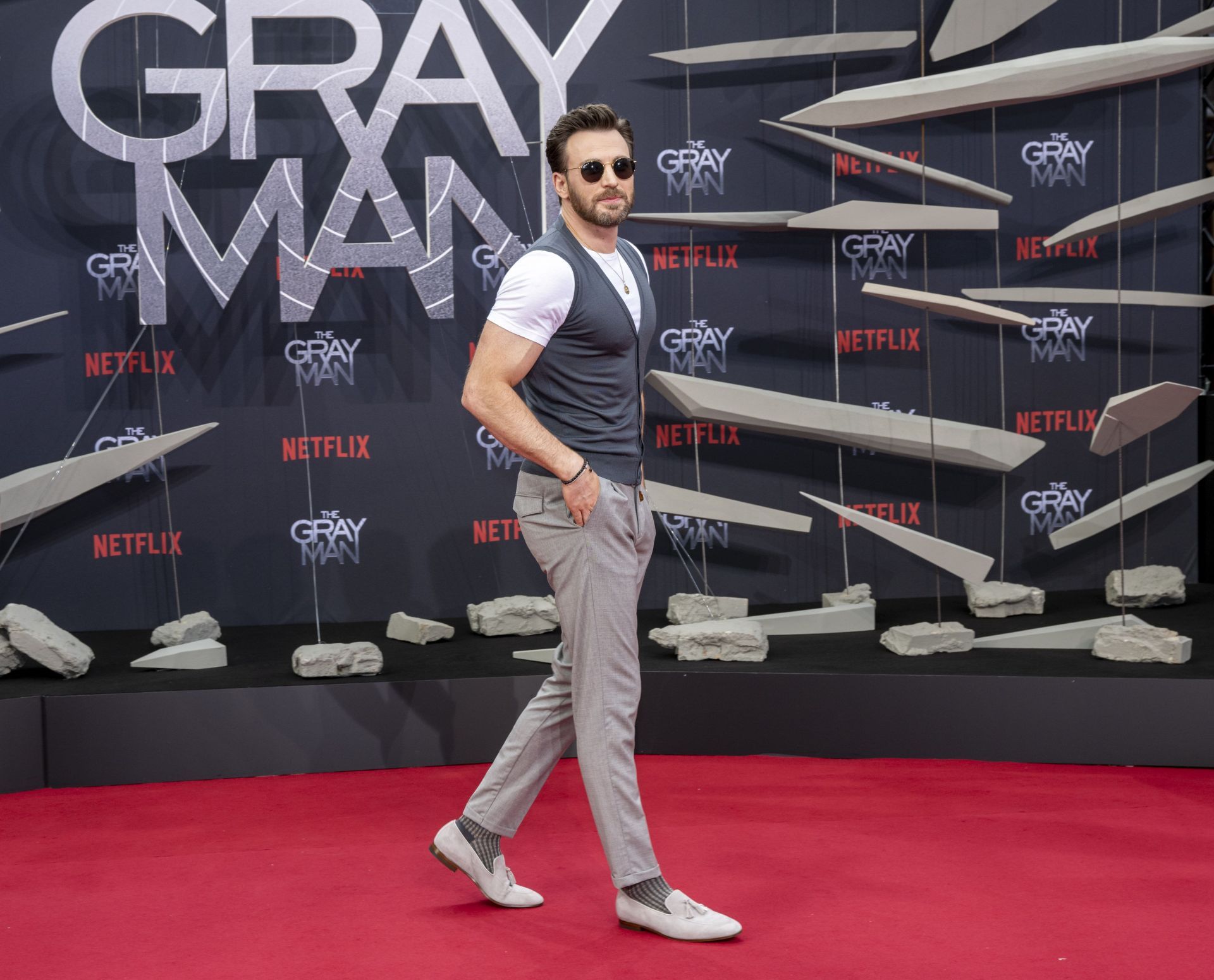 At the red carpet gala of &#039;The Gray Man&#039; (Image via Getty)