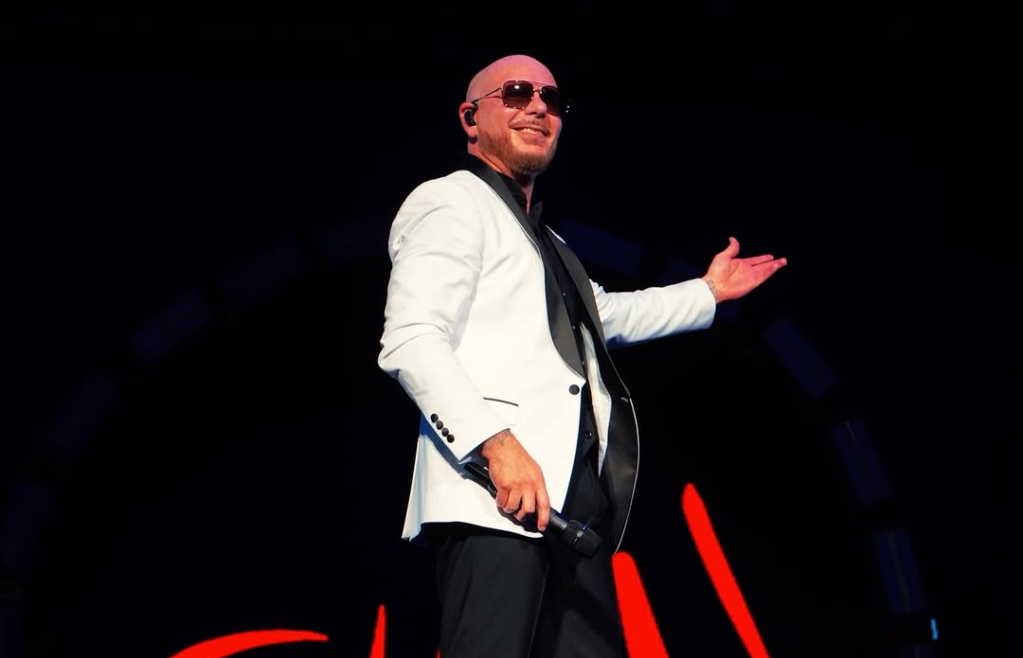 Internet reacts as  Pitbull gives a shoutout to fans who arrived to his O2 Arena concert in bald caps 