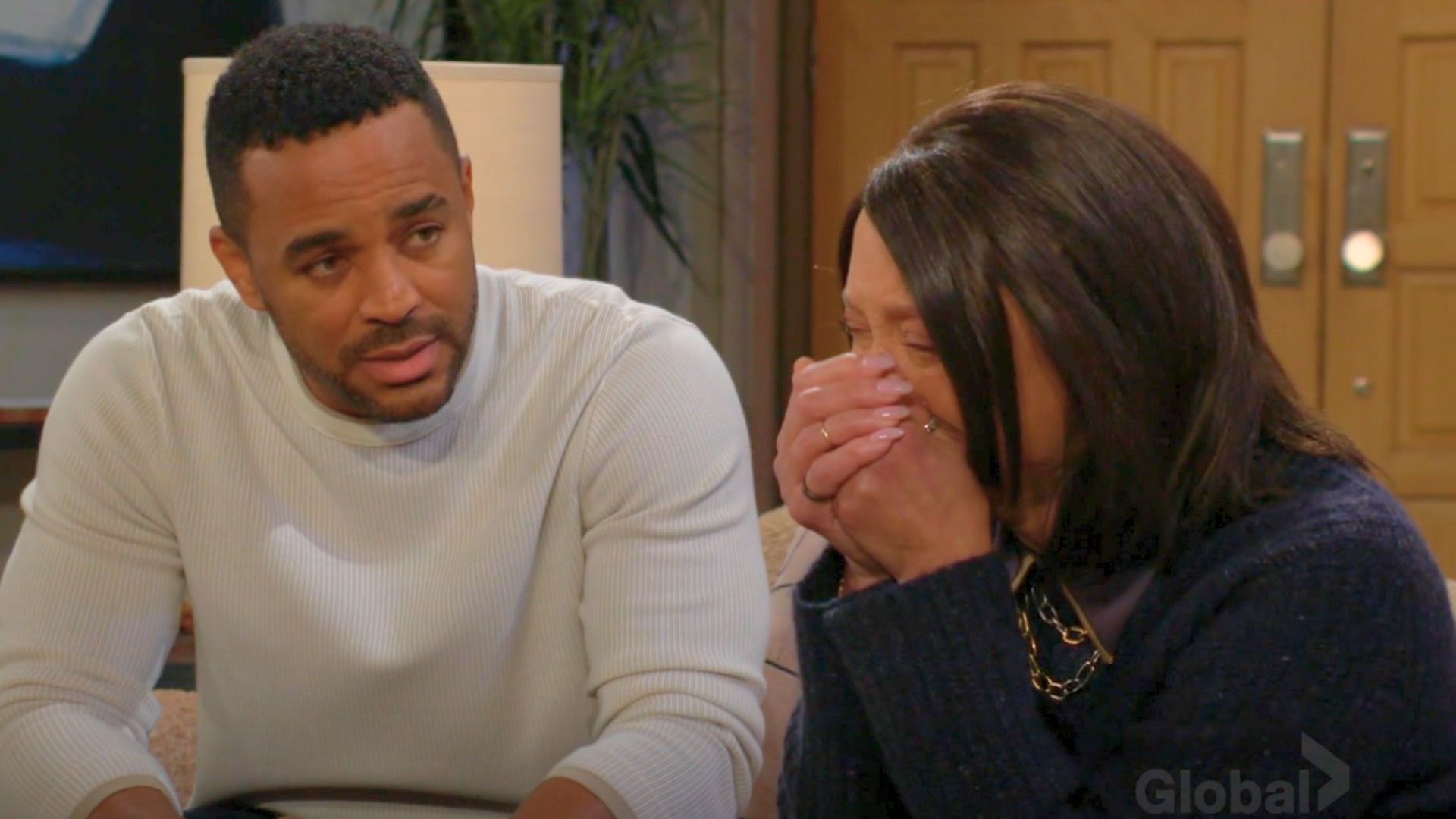 Nate consoles Amy on The Young and the Restless | Image: CBS