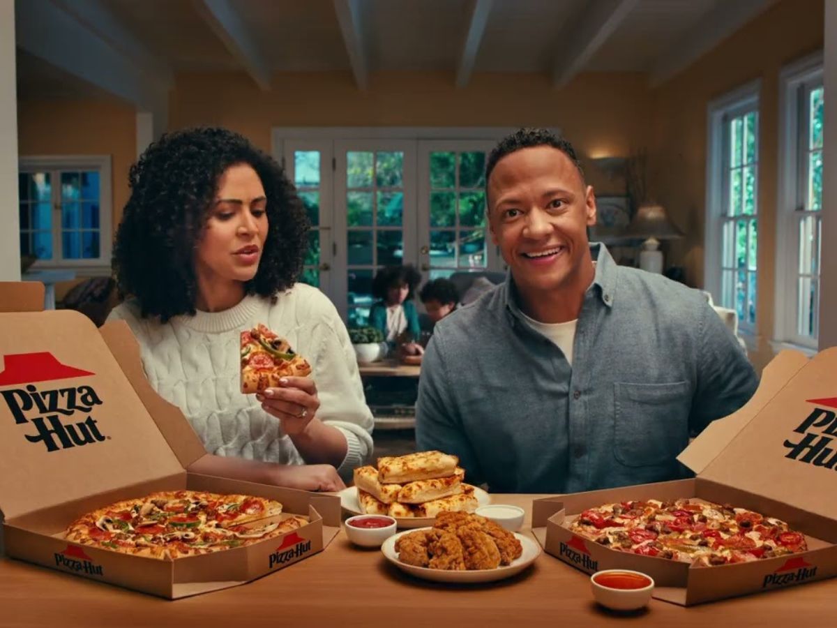 Pizza Hut ad (Image via YouTube)