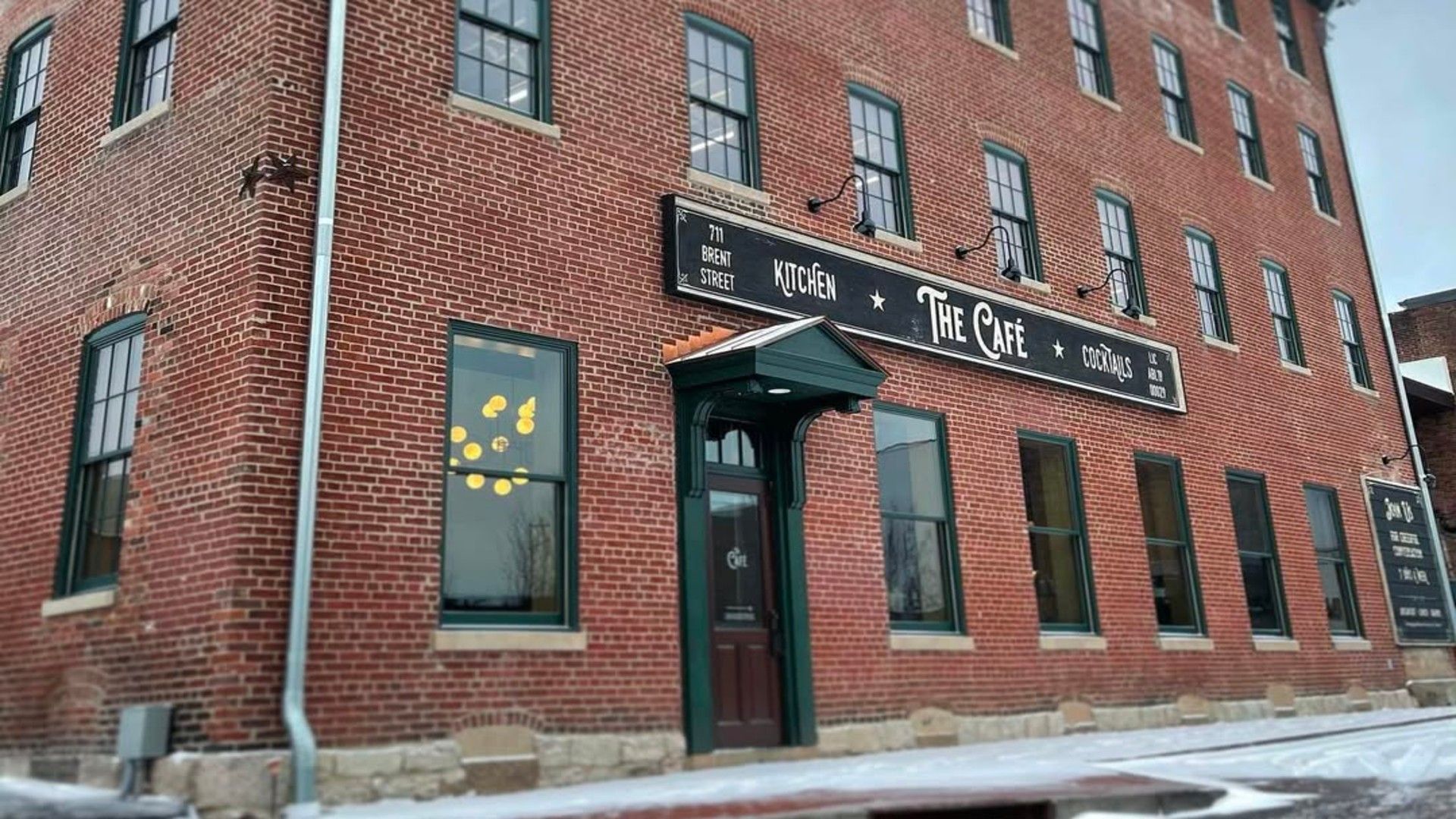 The Caf&eacute; - Louisville, KY (Image via Instagram/@thecafelville)