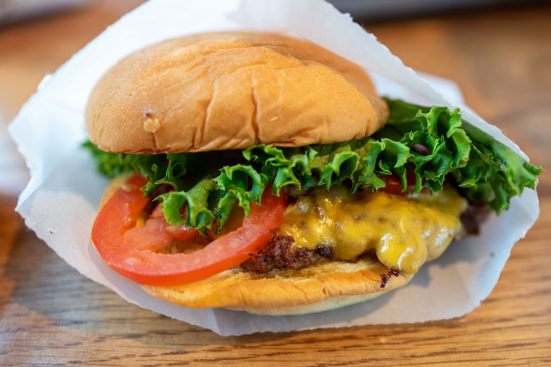 Cheeseburger (Image via Getty)