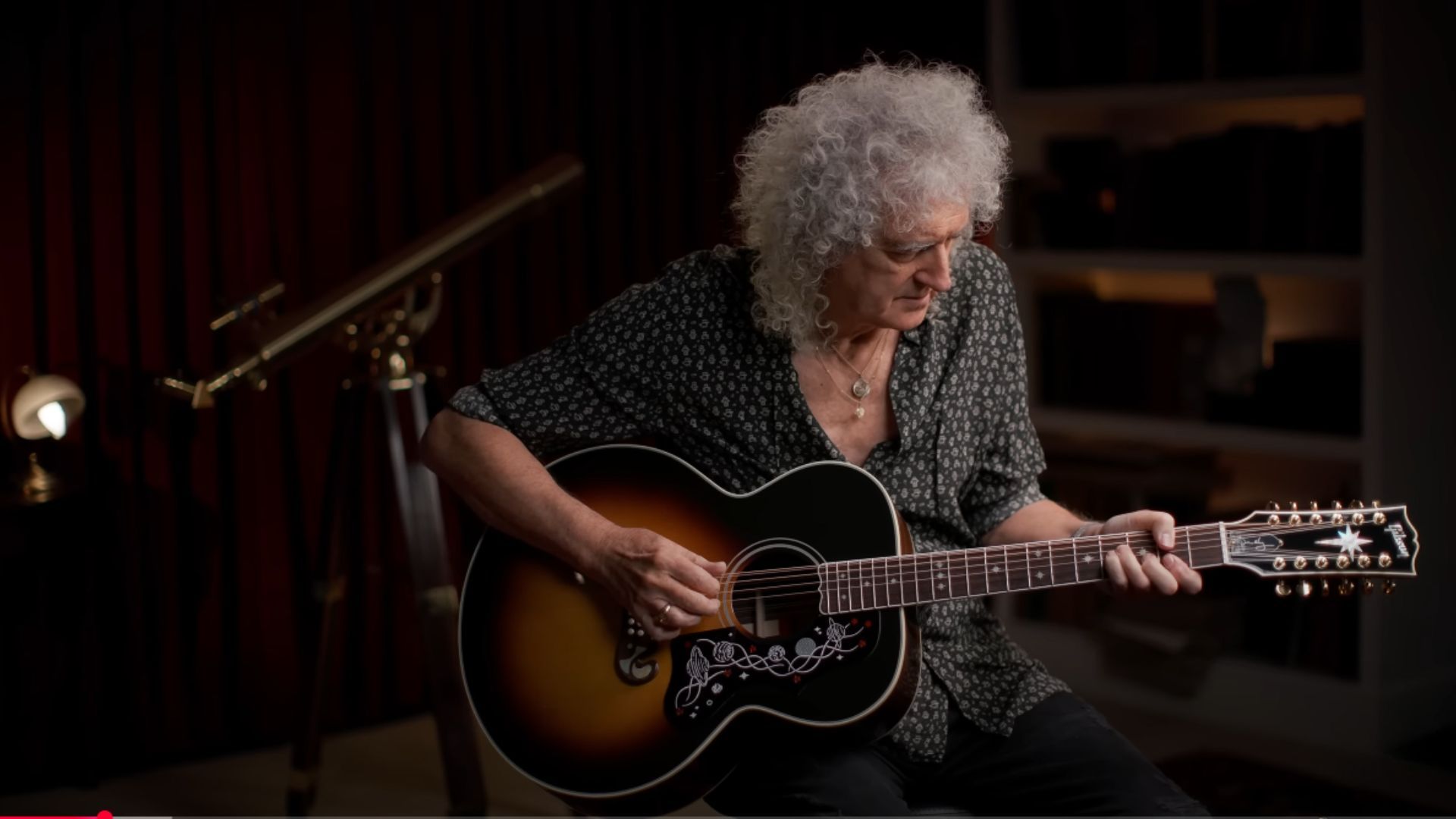 Brian May with the acoustic guitar (Image via YouTube/Gibson TV)