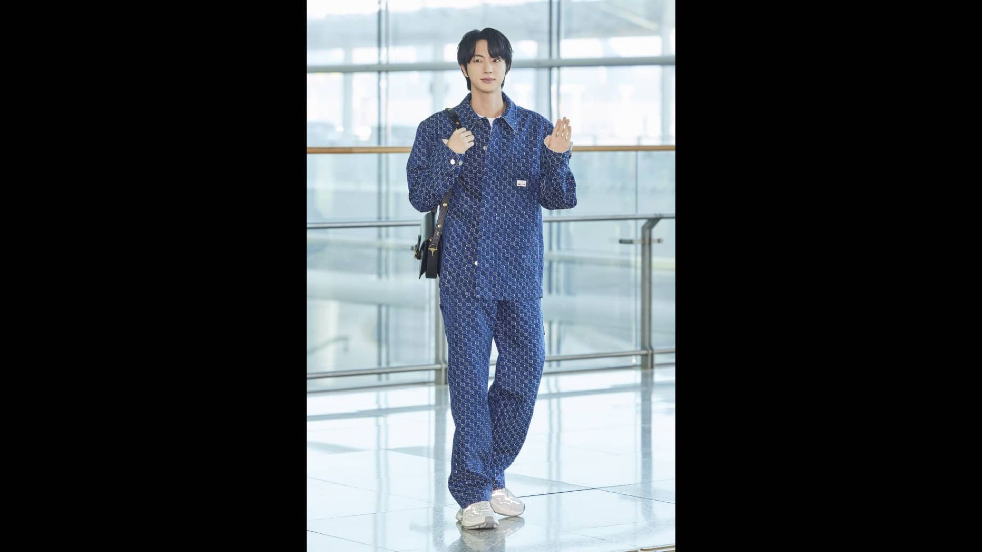 The latest global representative of Gucci, Kim Seokjin, stuns fans with his airport look to Milan for Gucci