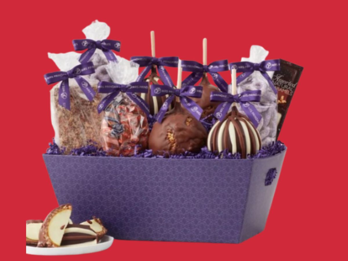 Mrs. Prindables Signature Caramel Apple and Confection Tray (Image via Costco)