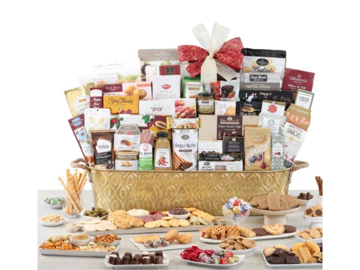 Grand Traditions Gift Basket (Image via Costco)