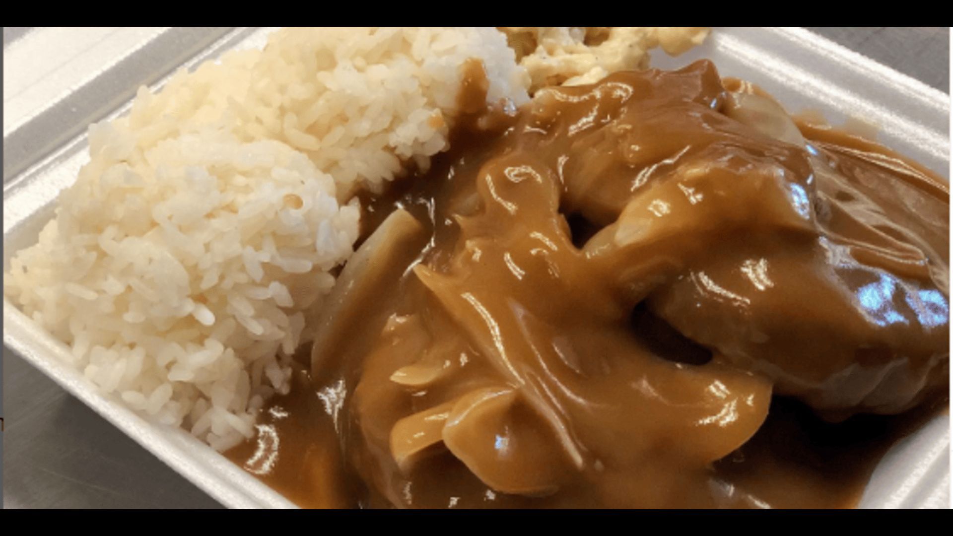 Hamburger steak lunch plate (Image via Instagram/@sugoibento)