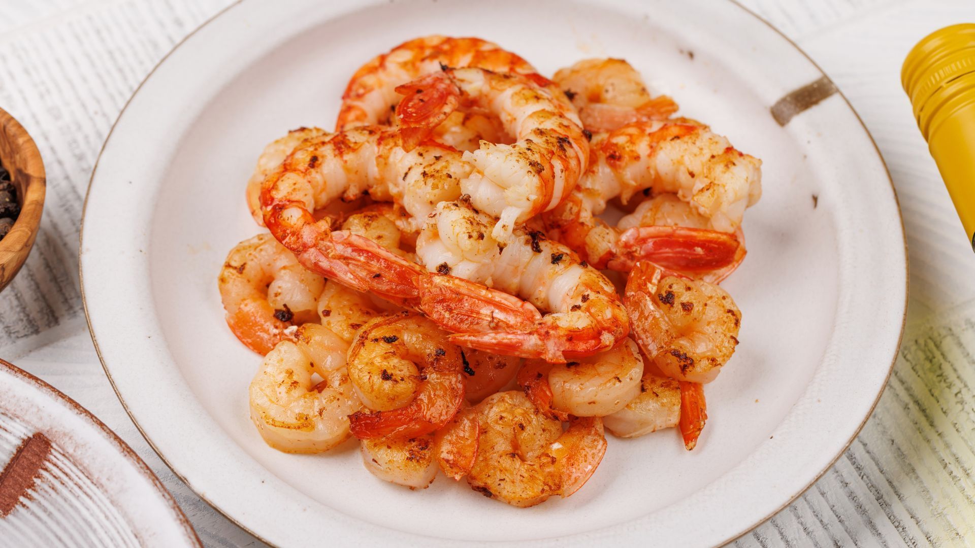 Hawaiian Garlic Shrimp (Image via Canva)