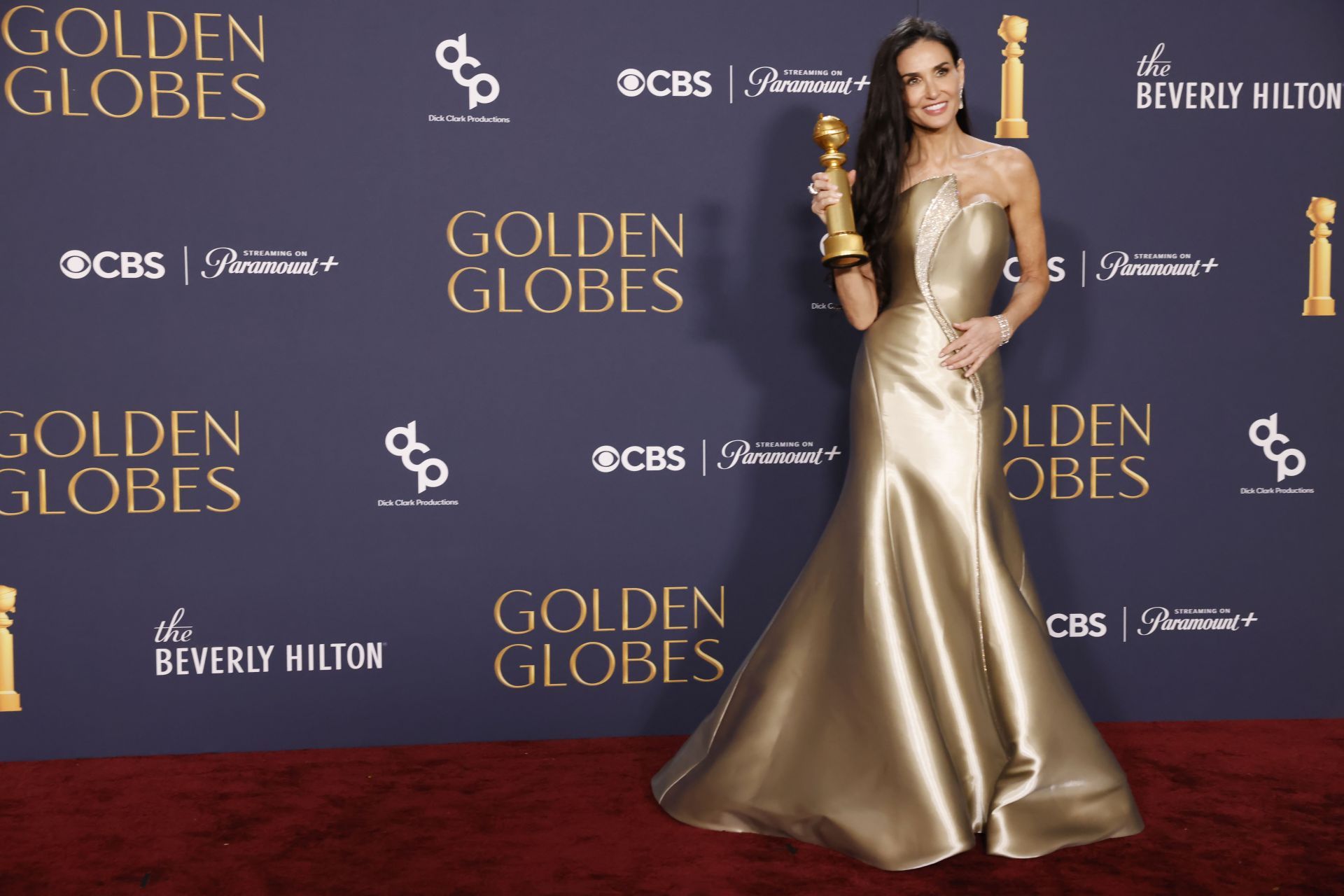 Demi Moore with her Golden Globe. (Image via Getty)