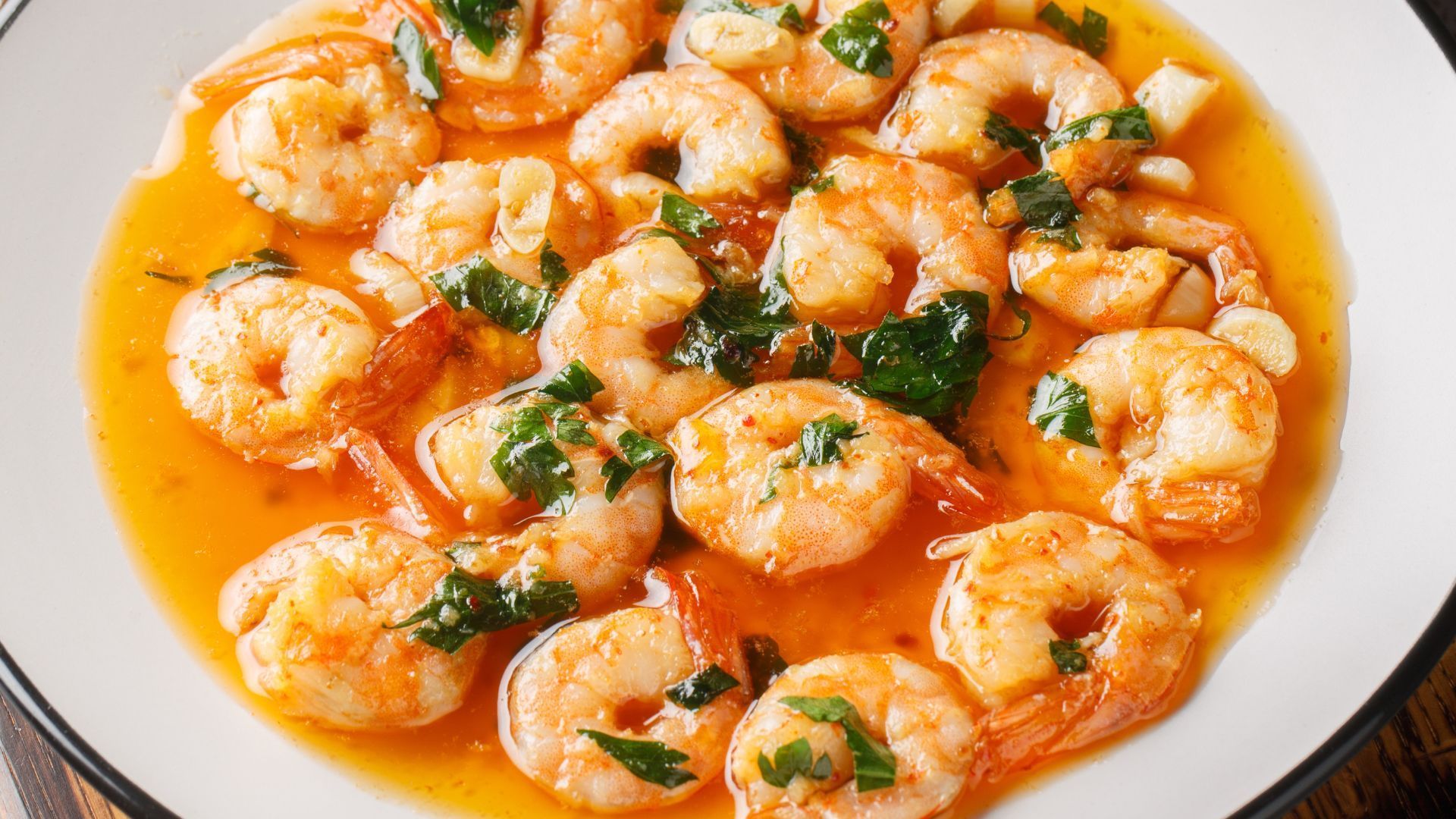 Hawaiian Garlic Shrimp (Image via Canva)