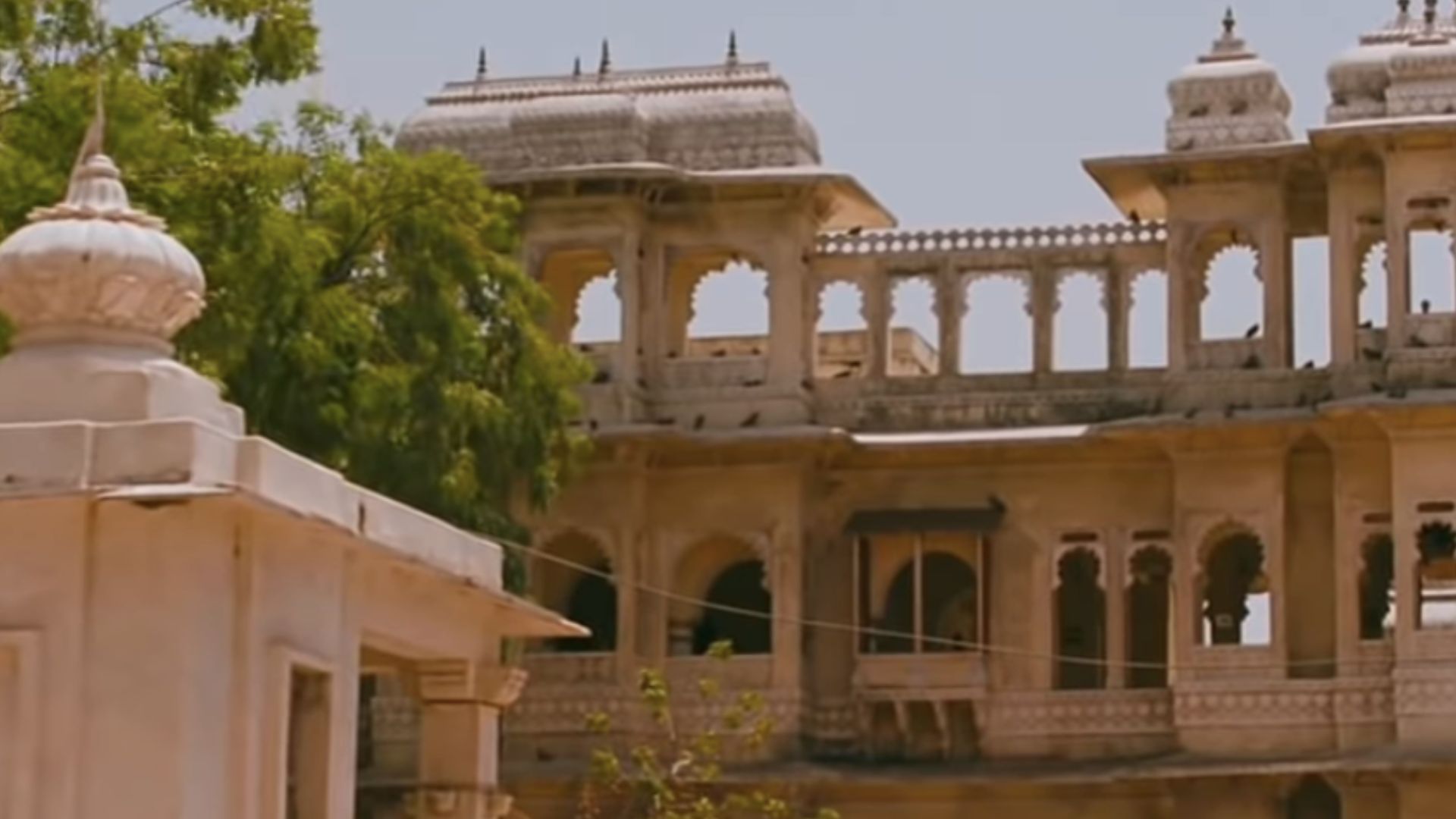 Still from The Best Exotic Marigold Hotel (Image via Rotten Tomatoes)