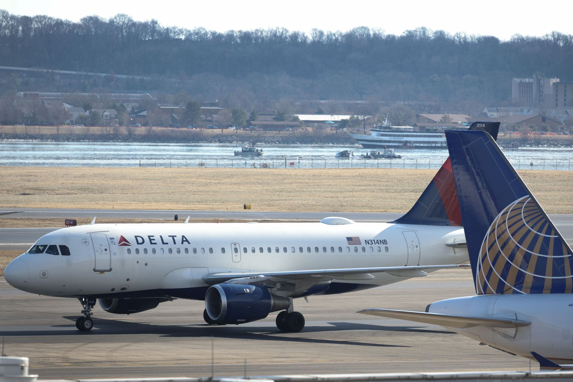 American Airlines Plane And Black Hawk Helicopter Crash Near Reagan National Airport - Source: Getty