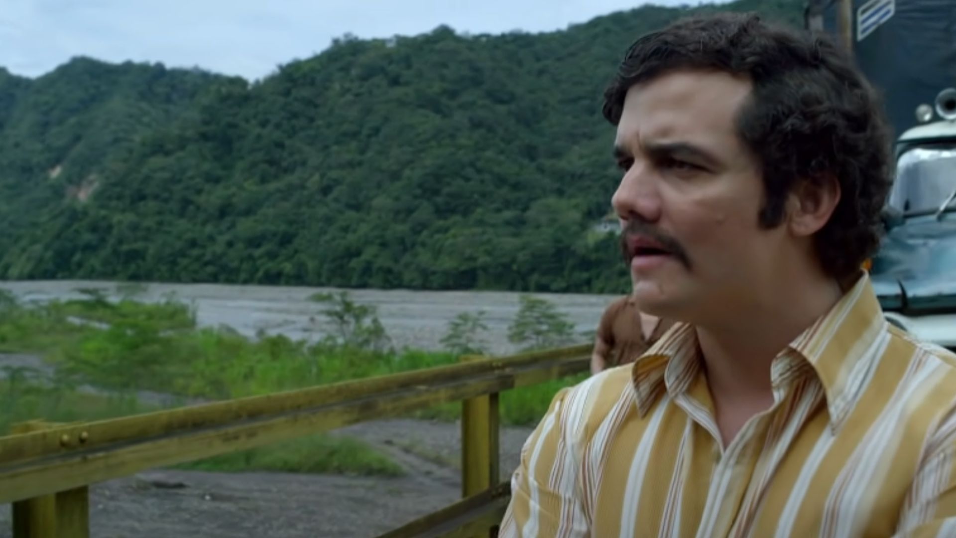 Pablo Escobar in Narcos | Image via Netflix Asia