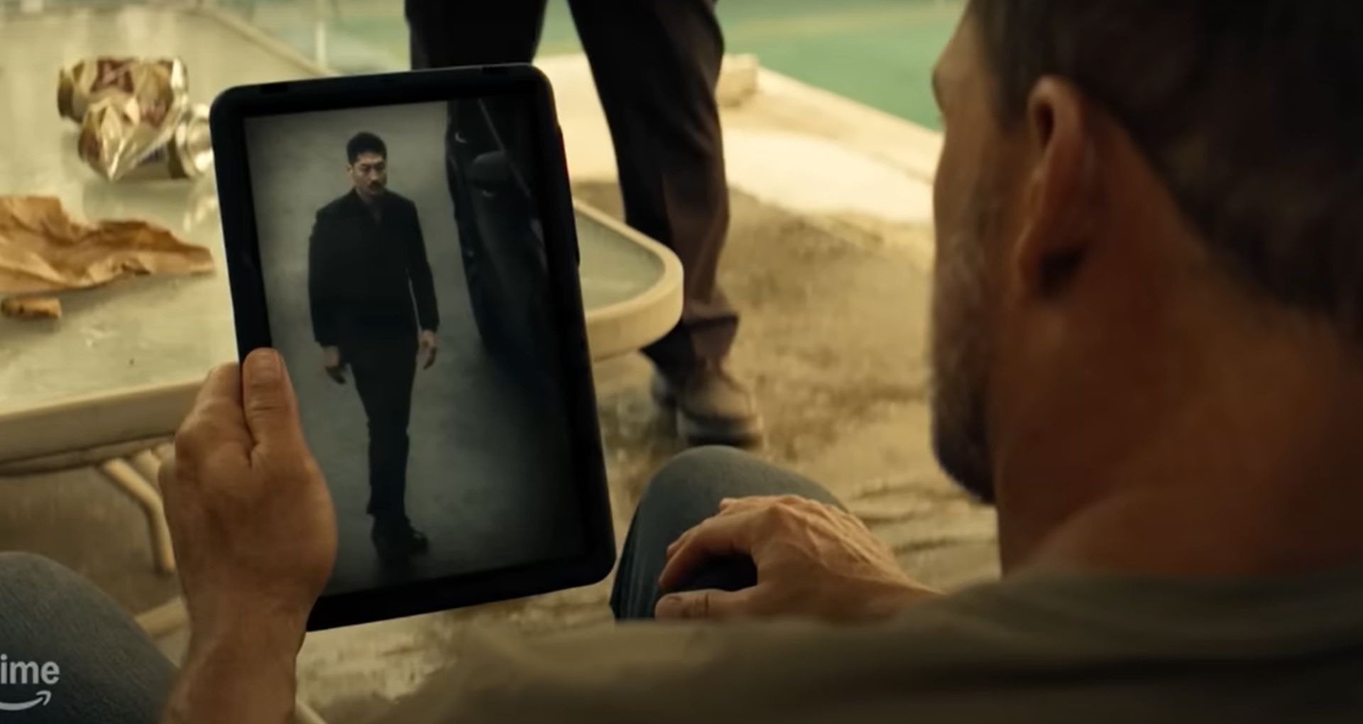 Reacher: Why does he cover the peephole with a hanger? Details revealed (Image Source - prime video)