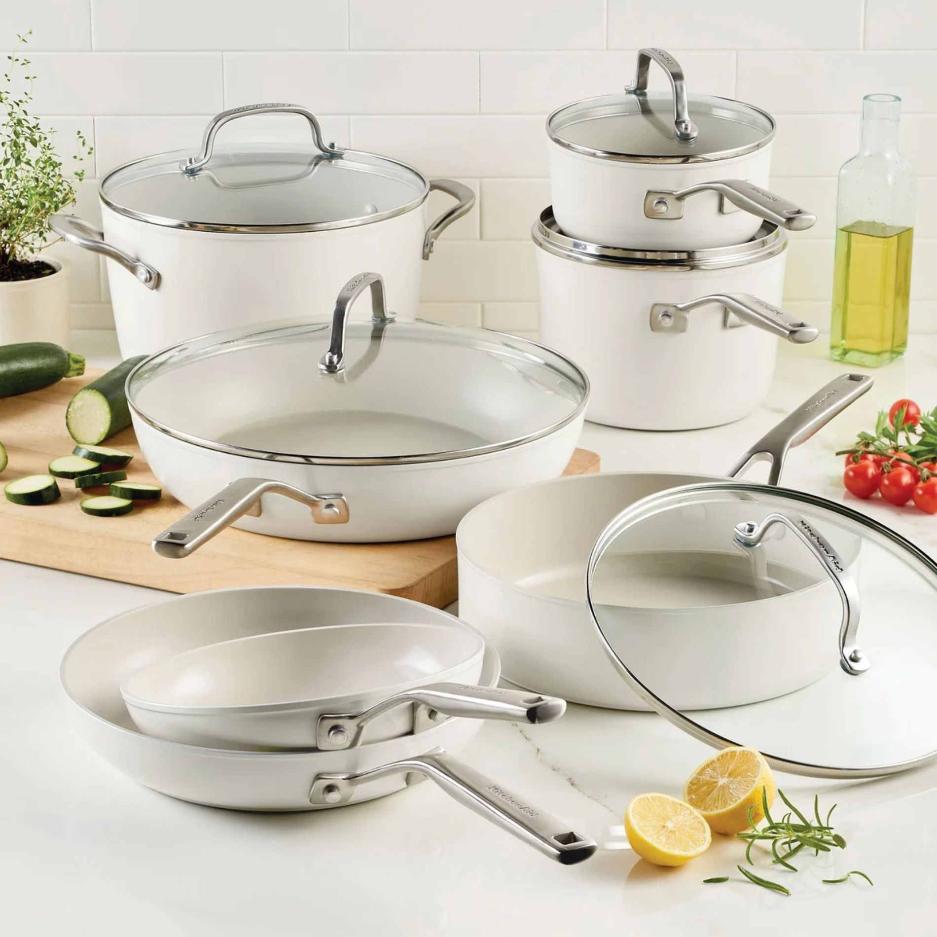 $40 off on cookware set (Image via Costco)