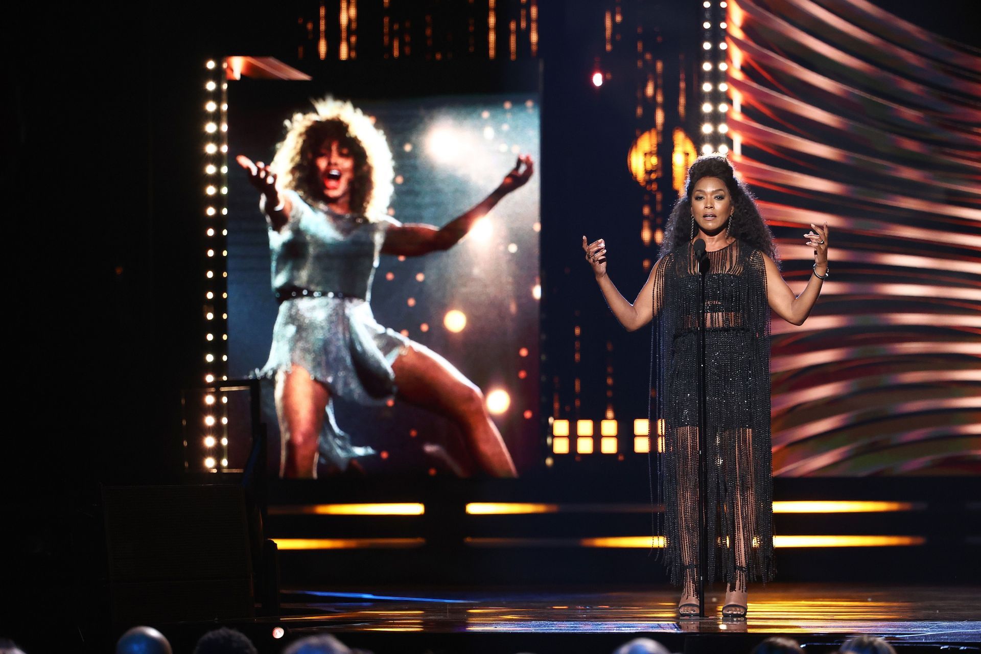 Angela Bassett honors Tina Turner. (Image via Getty)