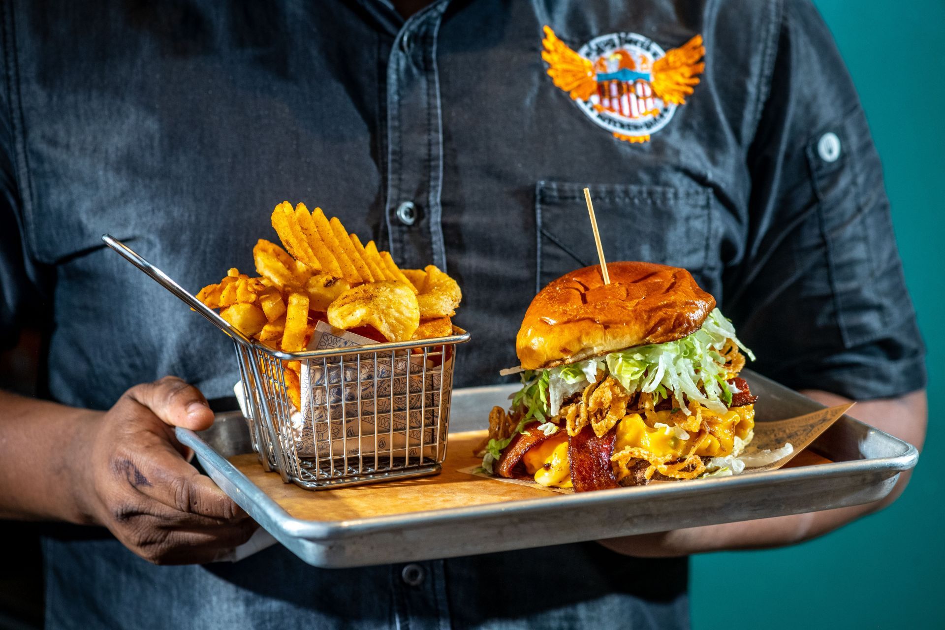 Cheeseburgers are staple to Americans (Image via Getty)