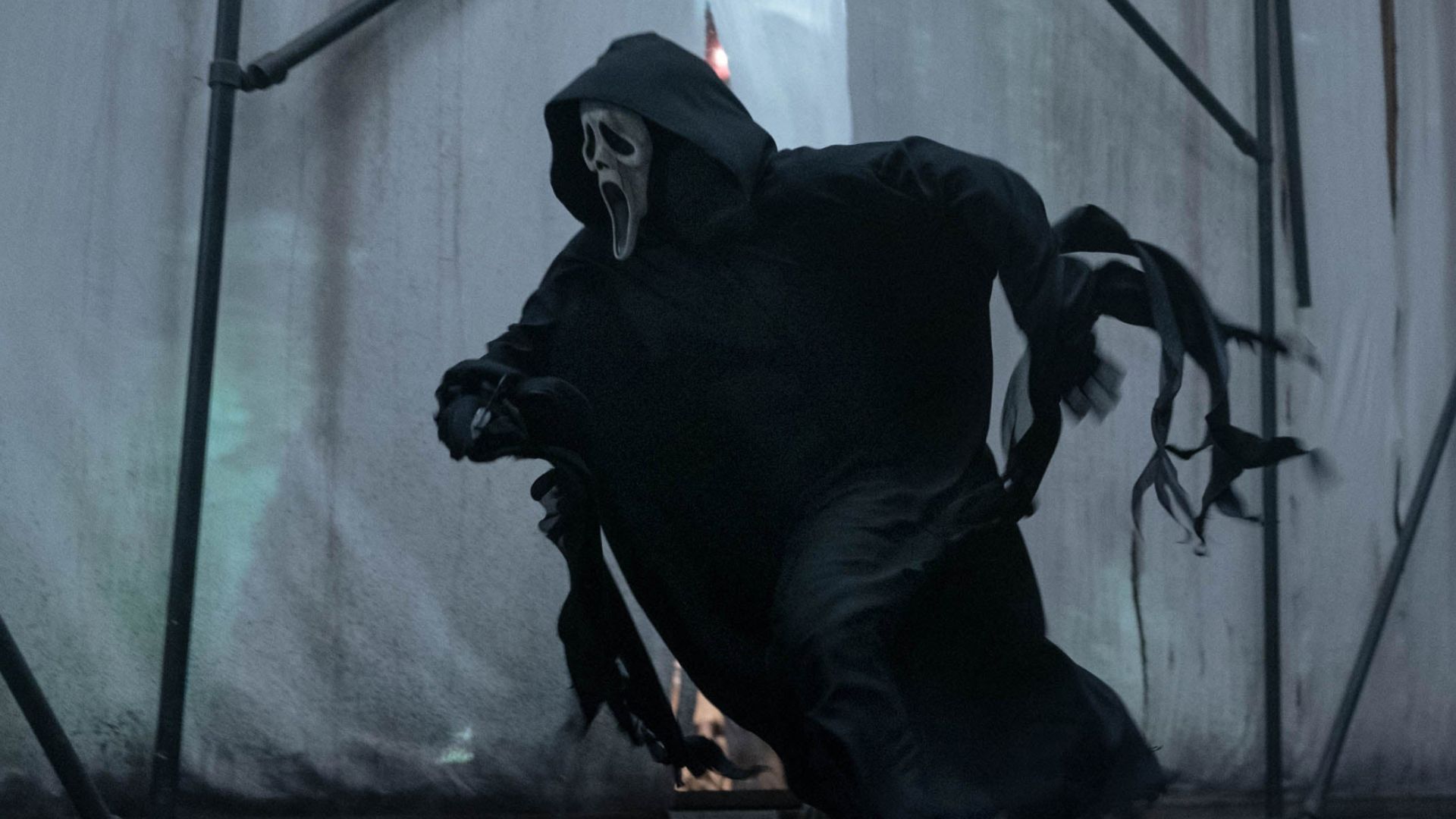 Ghostface on the run in Scream 6. Image via Paramount Pictures.