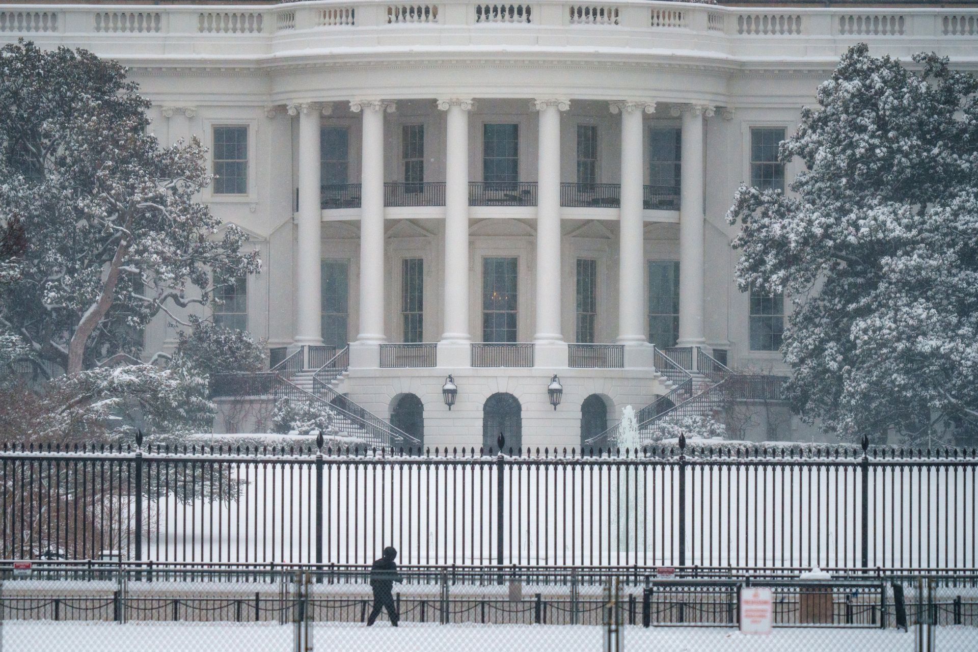 Snowstorm Blanks Washington - Source: Getty