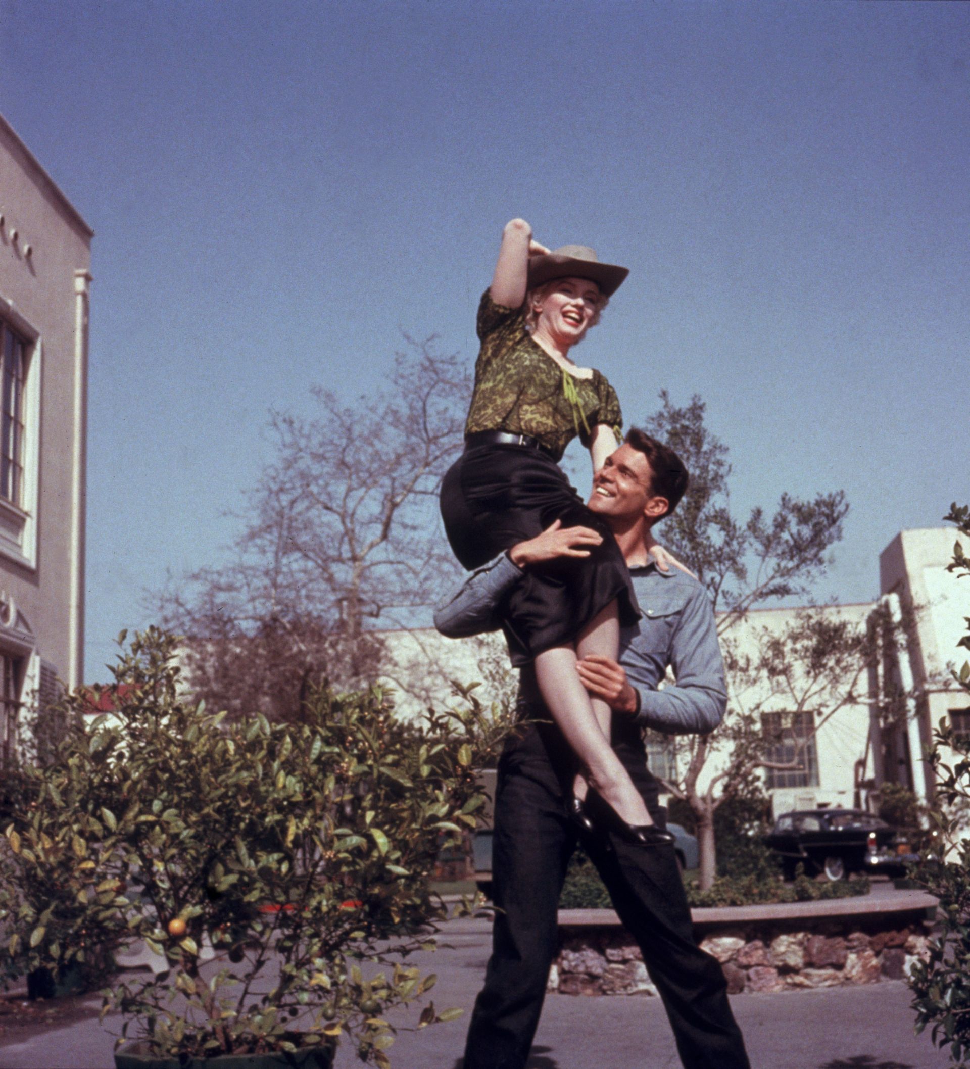 Marilyn Monroe and Don Murray in the movie Bus Stop (Image via Getty)